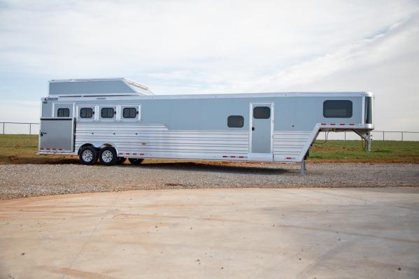 Silver Norstar 4 Horse Side Slant Load with Living Quarters and Integrated Hay Pod