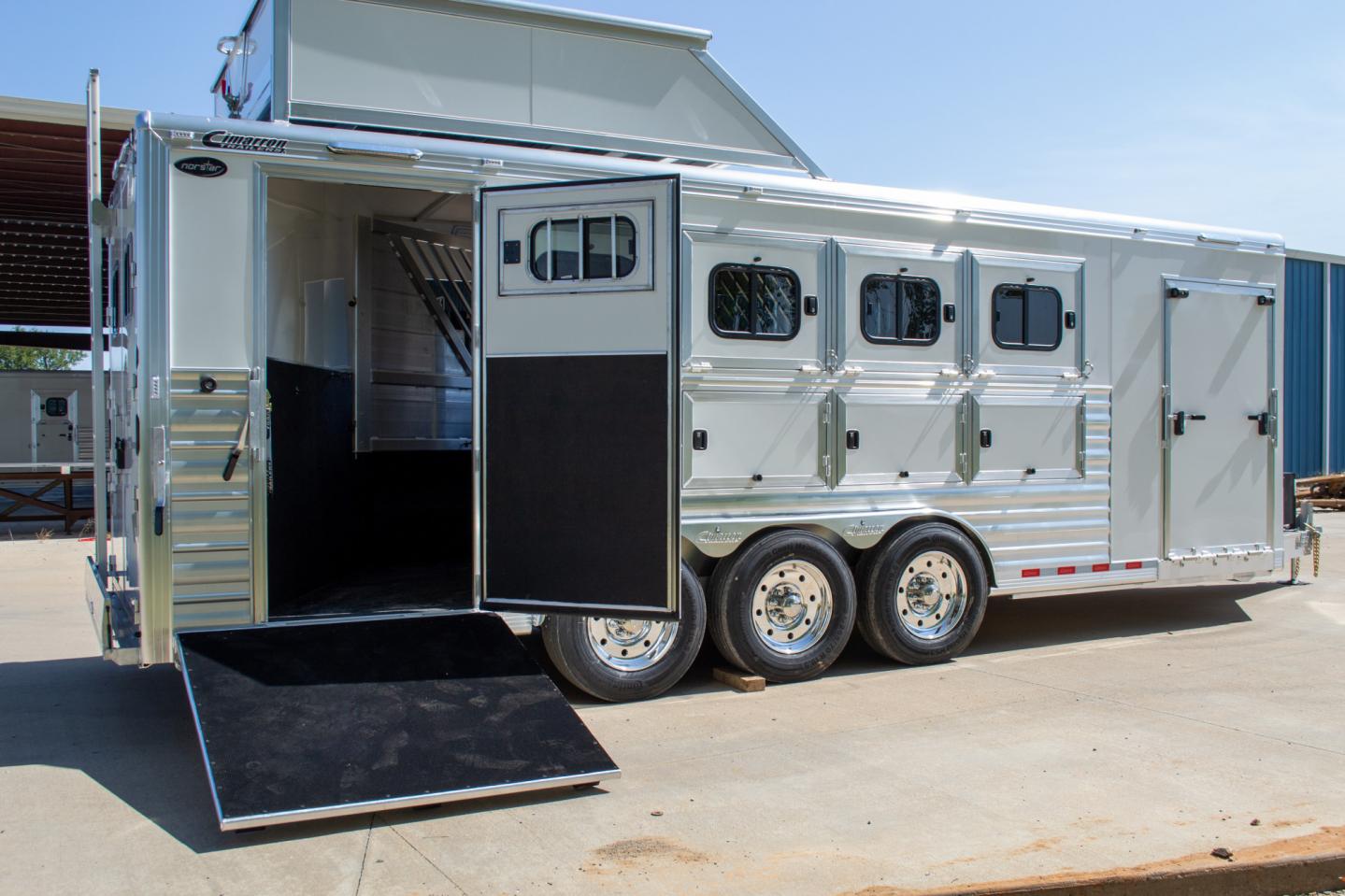 White 5H Norstar Bumper Pull with Integrated Hay Pod and Mangers