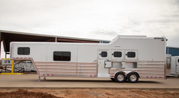 White 3 Horse Norstar with Full Rear Tack